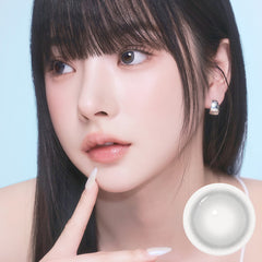 Model wearing I-SHA ORIANA ARIEL Gray Korean monthly colored contact lens