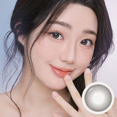 Model wearing I-SHA ORIANA MUNE Gray Korean monthly colored contact lens