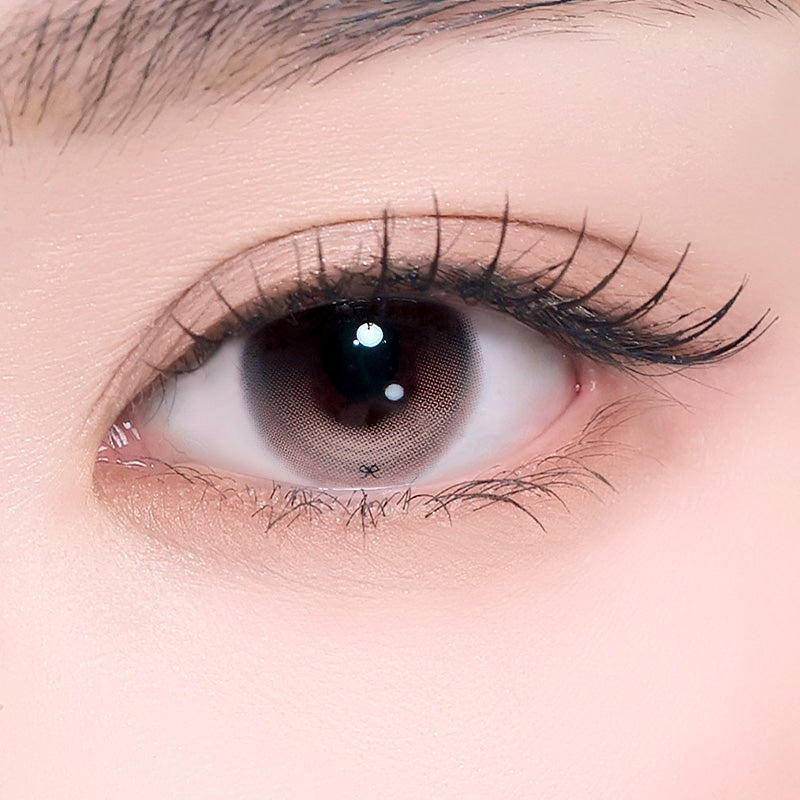 Model wearing I-SHA REBORN Hue Rosy Valenti Korean monthly colored contact lens