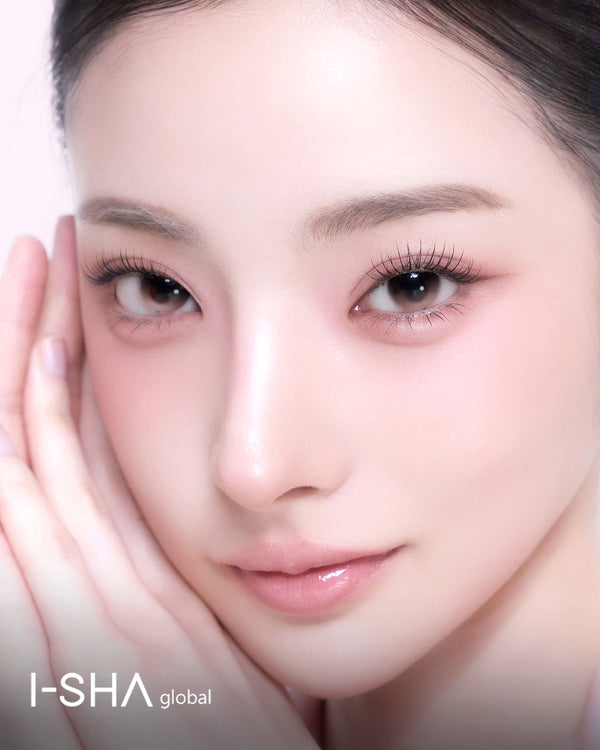Korean beauty model wearing I-SHA REBORN Hue Rosy Valenti monthly colored contact lens